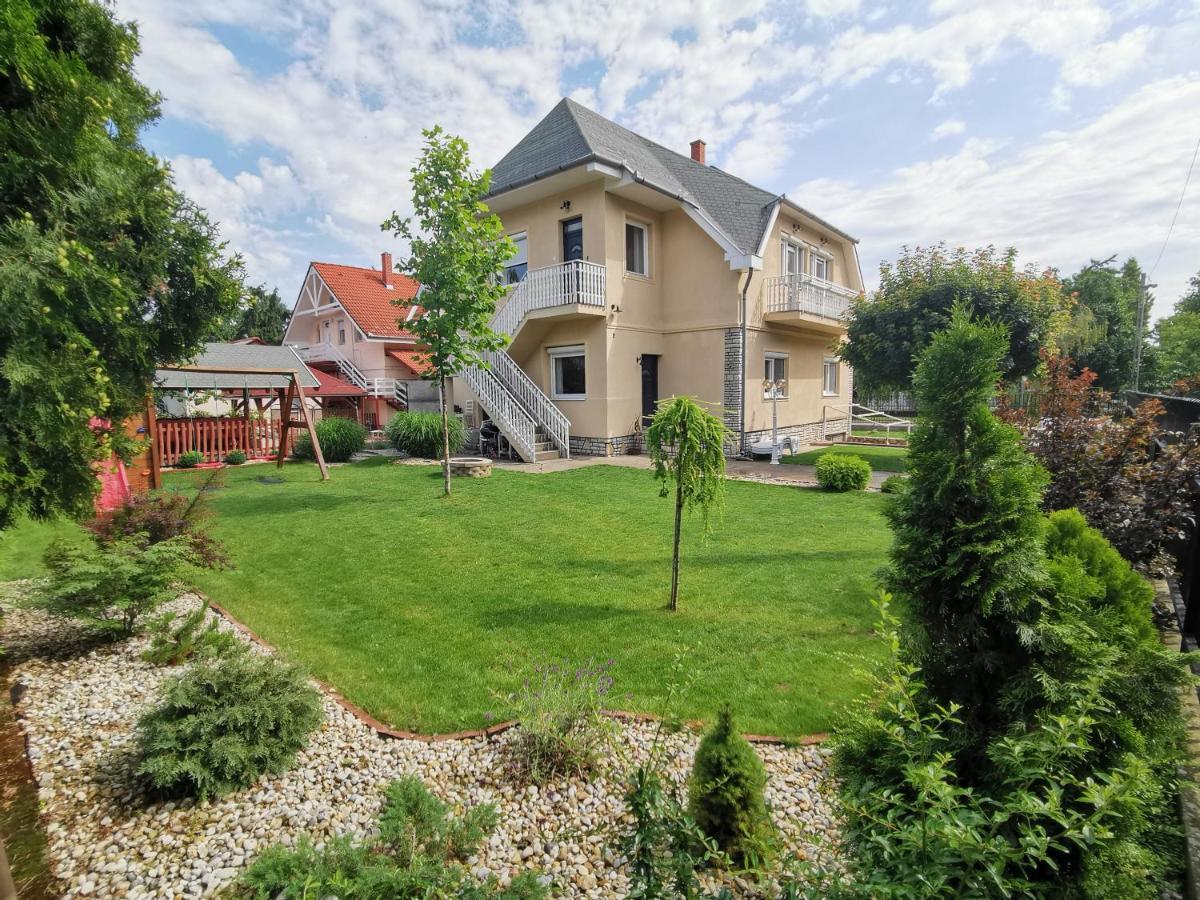 Family Garden Apartmanhaz Siofok Exterior photo